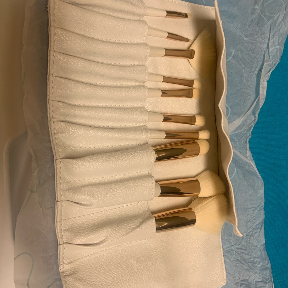 Vegan Makeup Brush Set - Picture 4 of 5